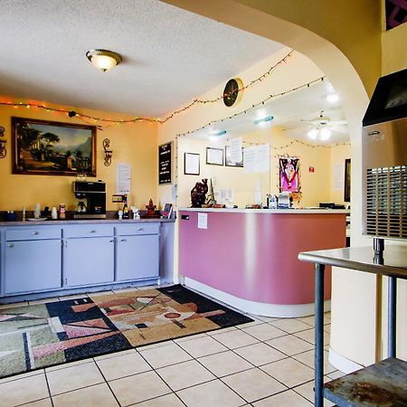 Oyo Hotel Chapmanville Inn, Wv - Hwy 119 Екстериор снимка