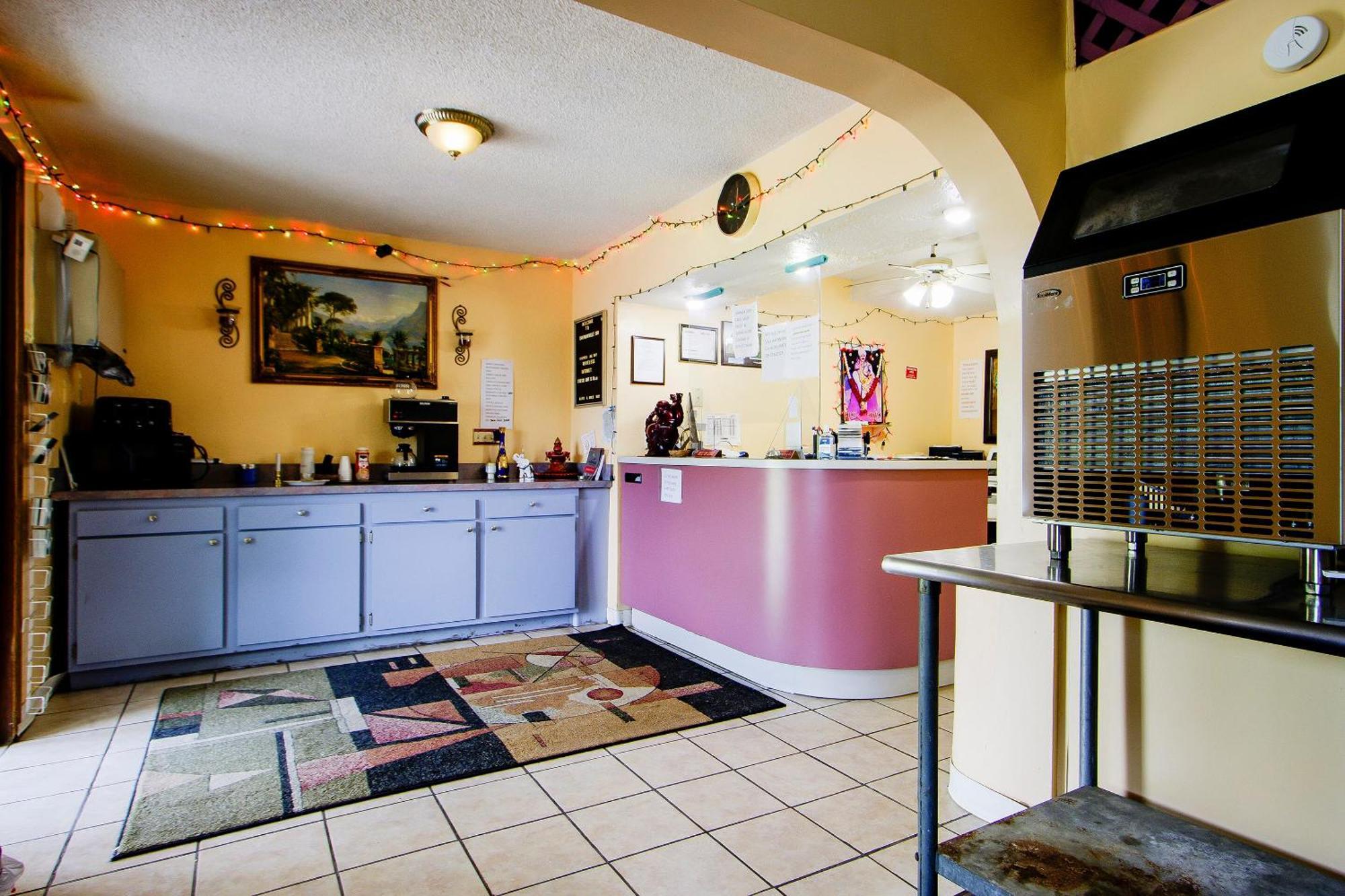 Oyo Hotel Chapmanville Inn, Wv - Hwy 119 Екстериор снимка