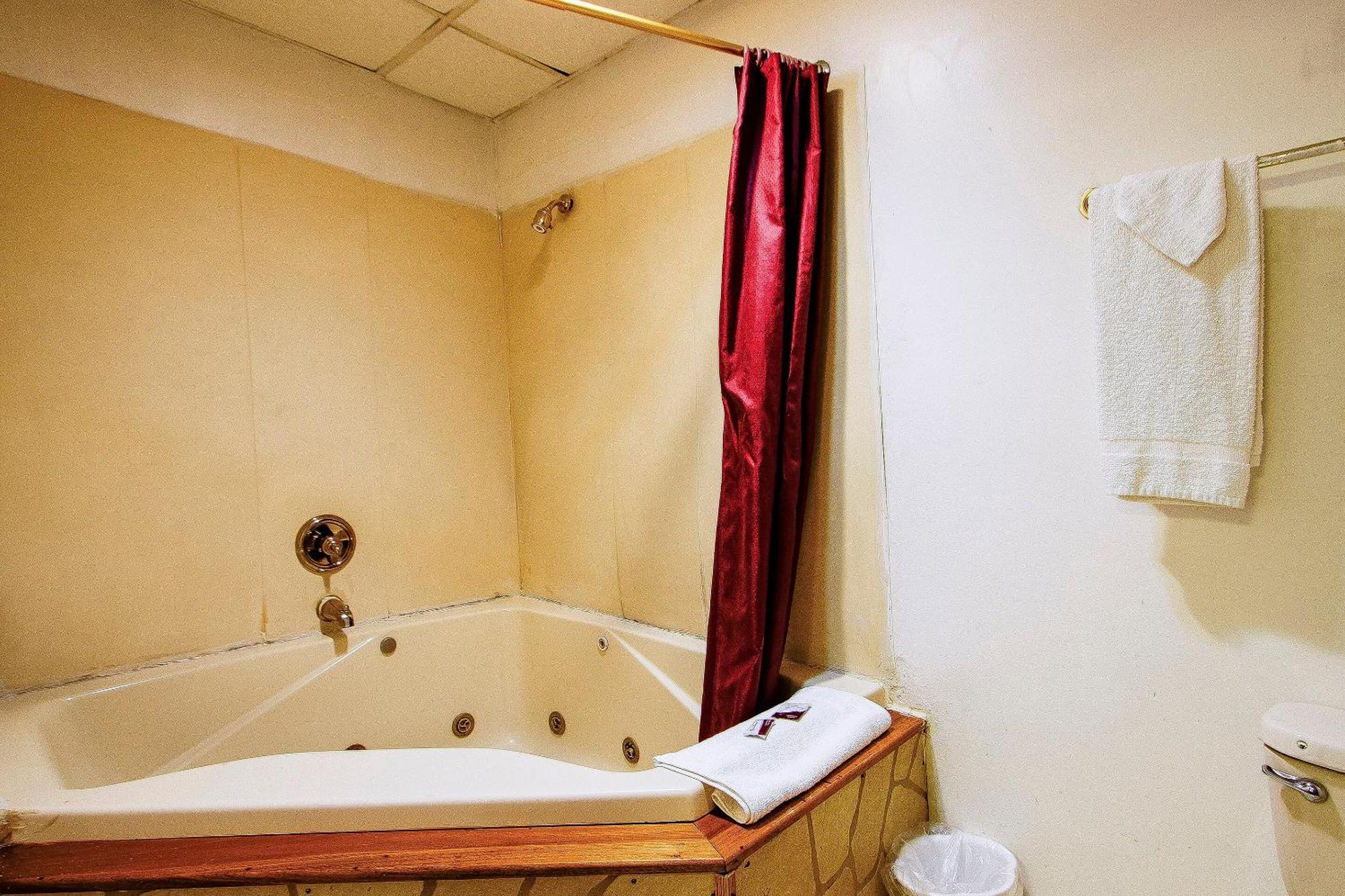 Oyo Hotel Chapmanville Inn, Wv - Hwy 119 Екстериор снимка