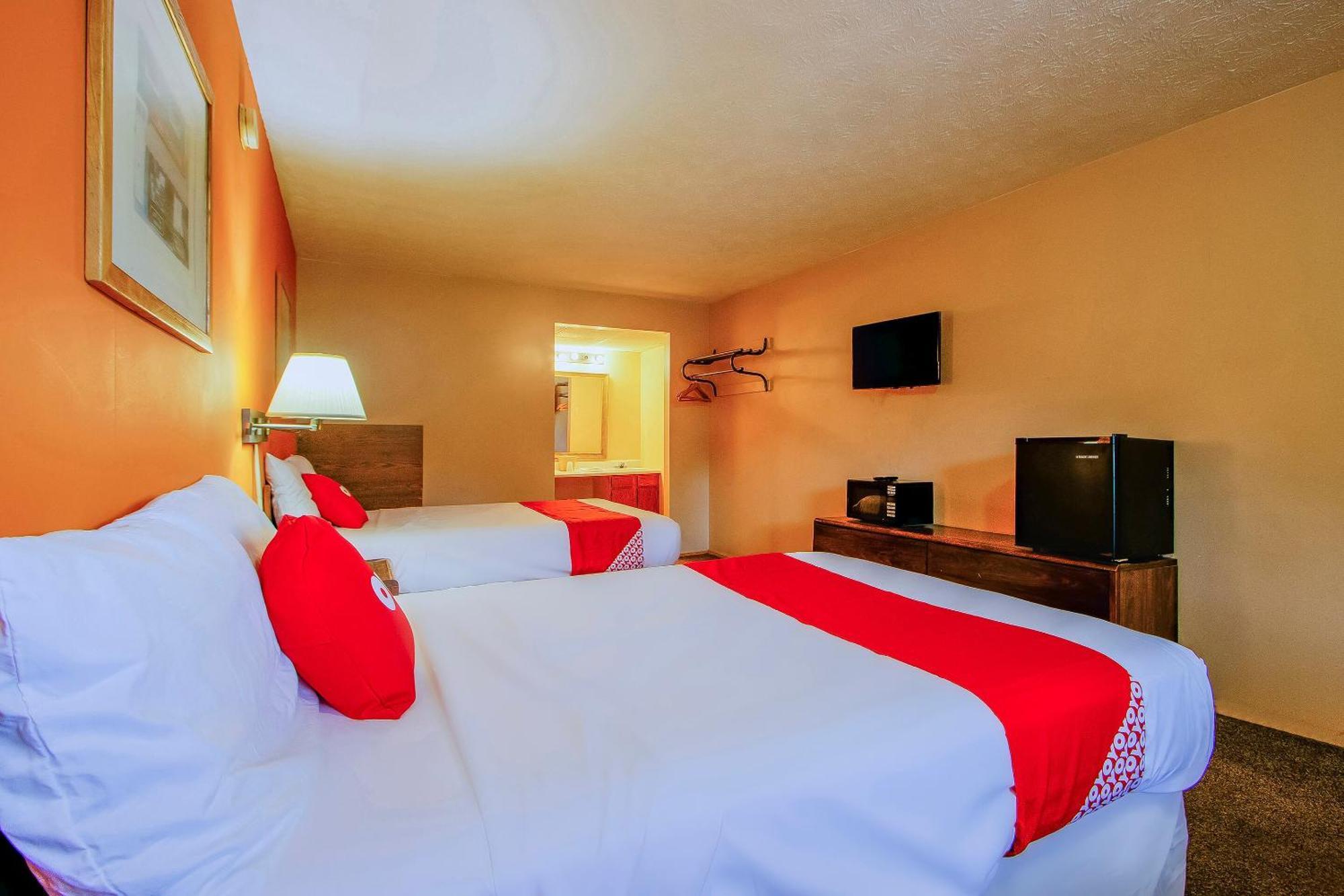 Oyo Hotel Chapmanville Inn, Wv - Hwy 119 Екстериор снимка