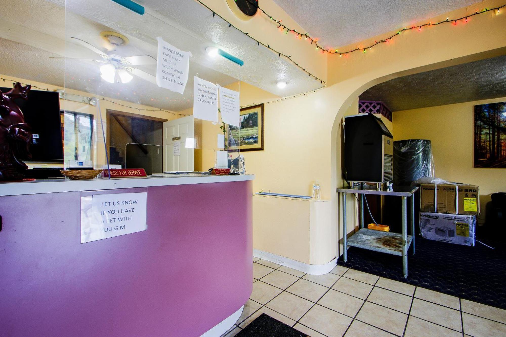 Oyo Hotel Chapmanville Inn, Wv - Hwy 119 Екстериор снимка