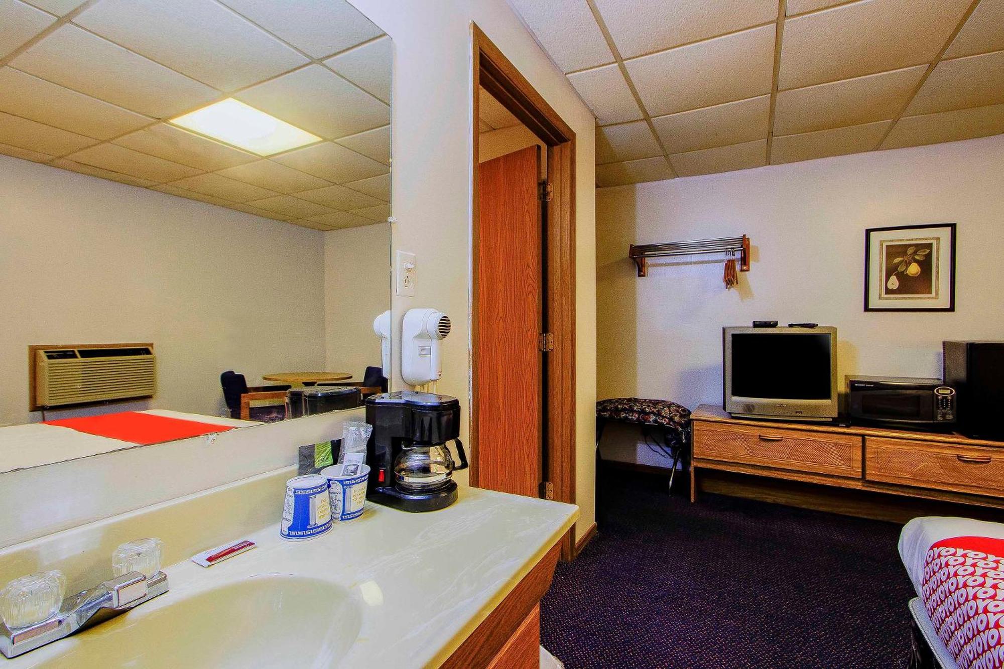 Oyo Hotel Chapmanville Inn, Wv - Hwy 119 Екстериор снимка
