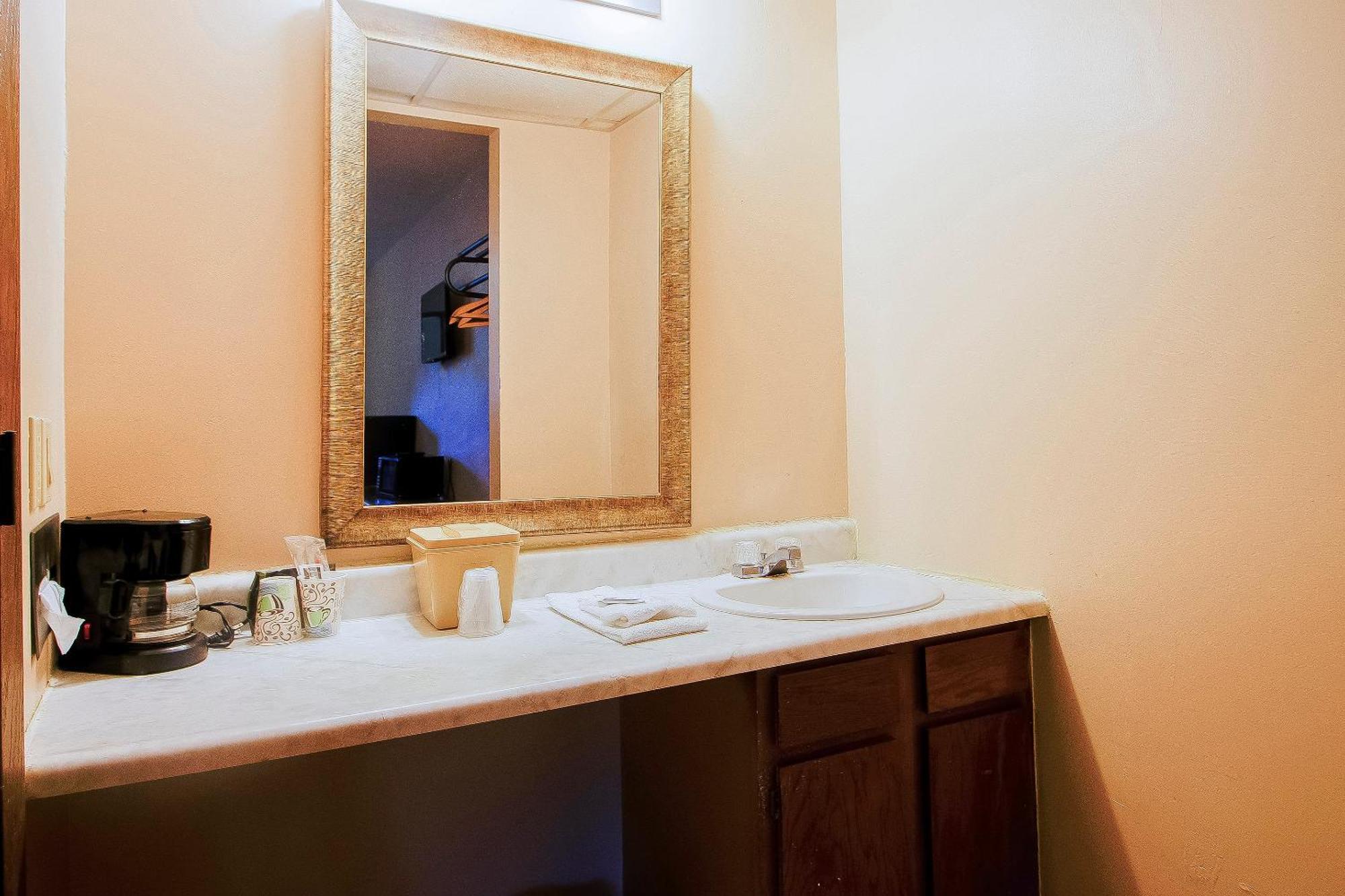 Oyo Hotel Chapmanville Inn, Wv - Hwy 119 Екстериор снимка