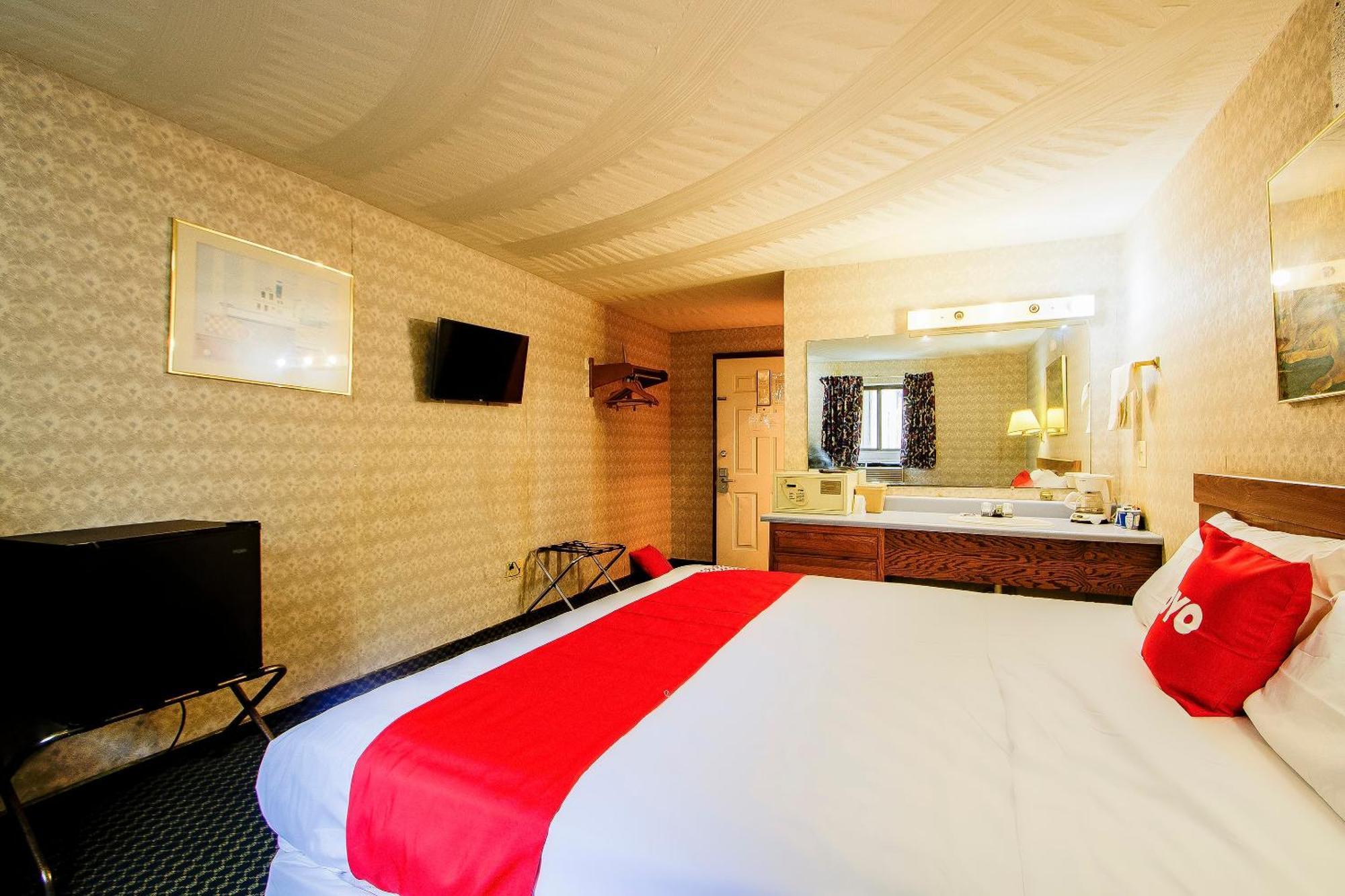 Oyo Hotel Chapmanville Inn, Wv - Hwy 119 Екстериор снимка