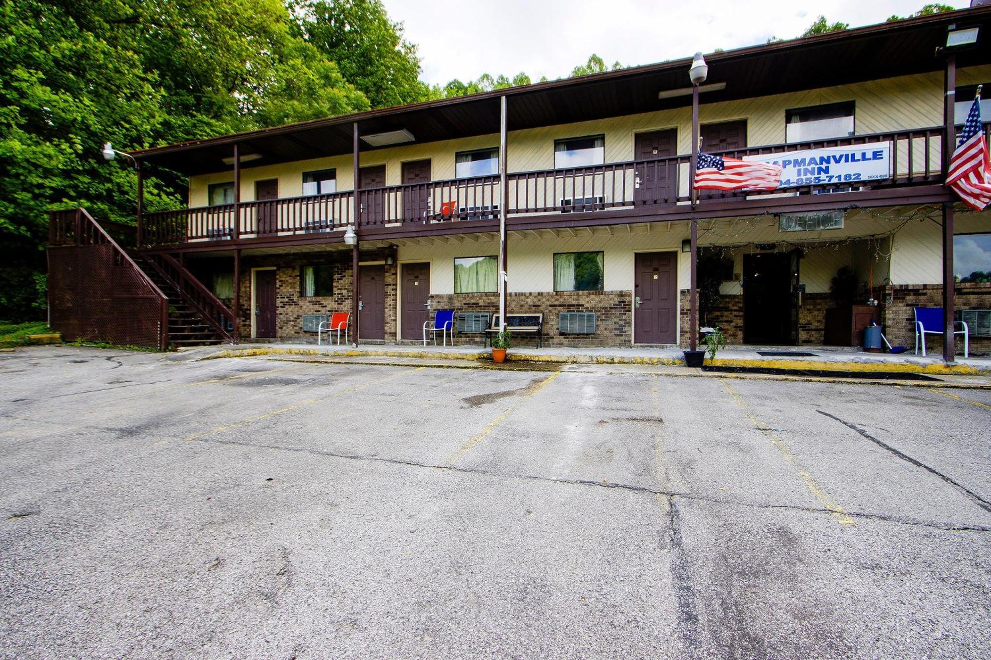 Oyo Hotel Chapmanville Inn, Wv - Hwy 119 Екстериор снимка