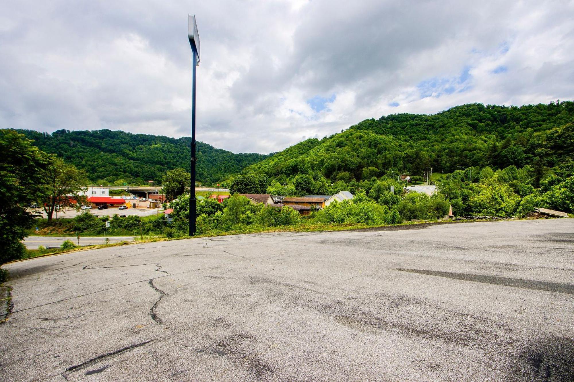 Oyo Hotel Chapmanville Inn, Wv - Hwy 119 Екстериор снимка