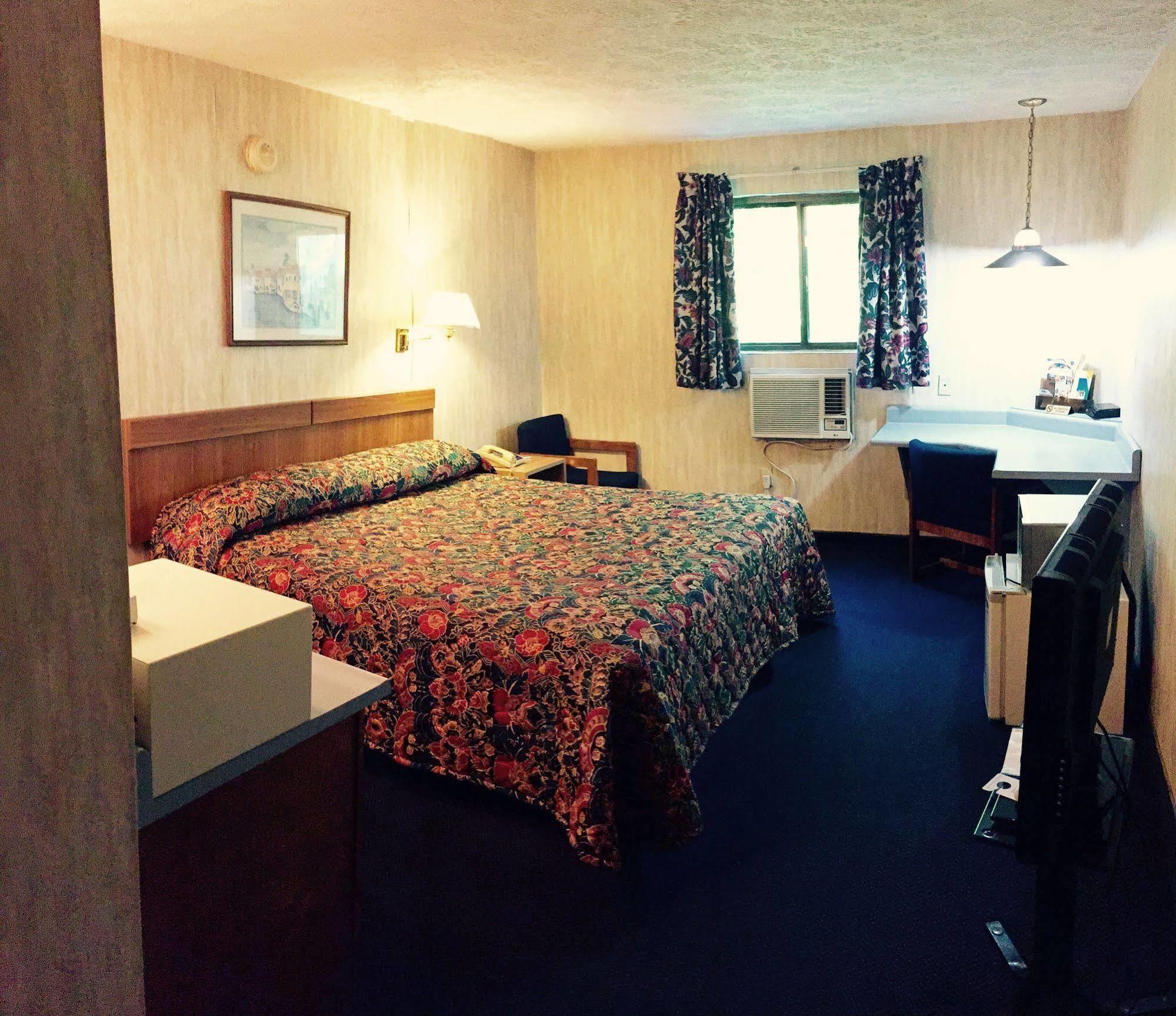 Oyo Hotel Chapmanville Inn, Wv - Hwy 119 Екстериор снимка
