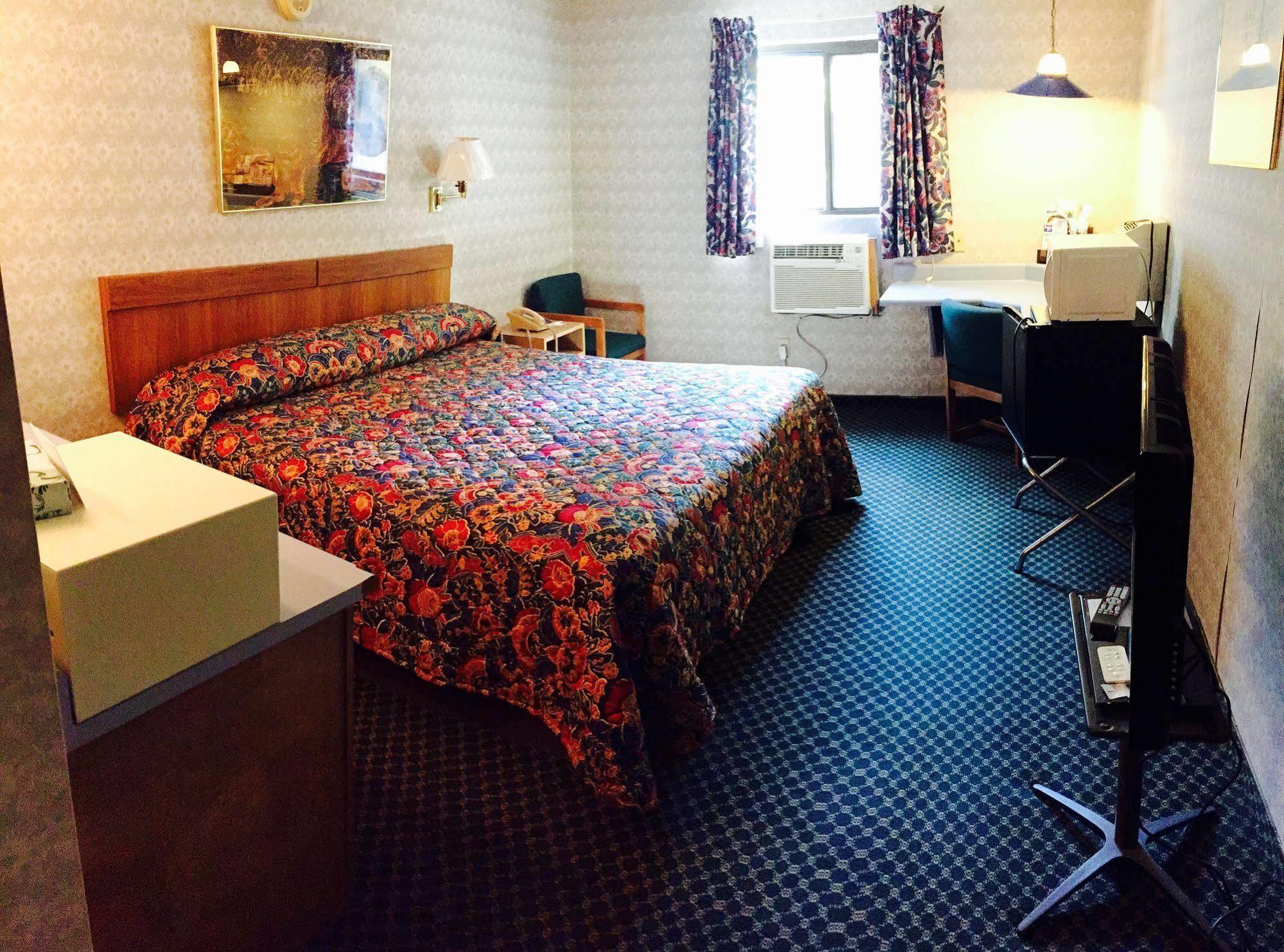 Oyo Hotel Chapmanville Inn, Wv - Hwy 119 Екстериор снимка