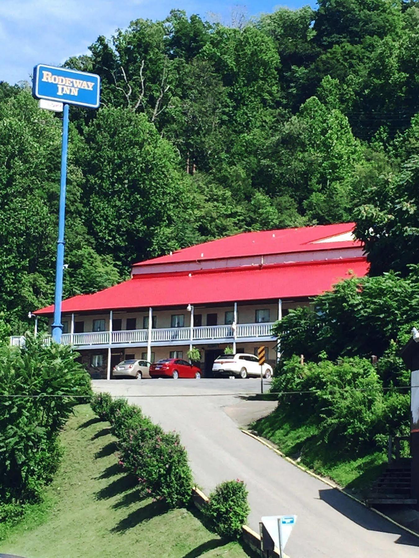 Oyo Hotel Chapmanville Inn, Wv - Hwy 119 Екстериор снимка